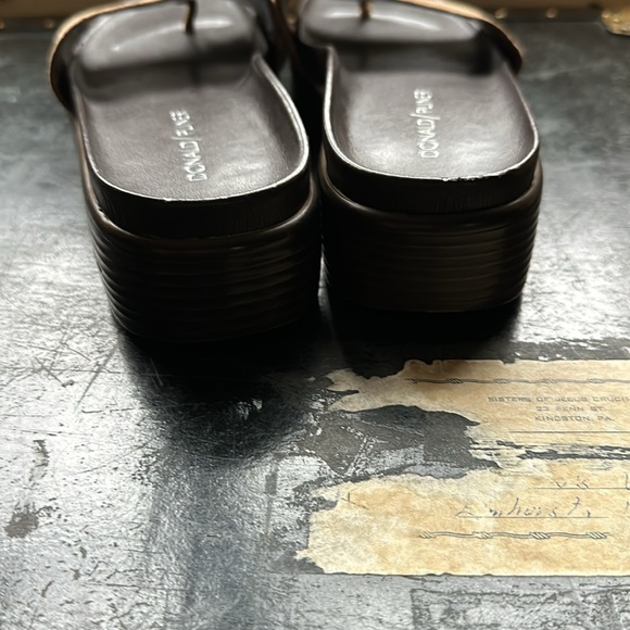 Donald J Pliner slides - Picture 5 of 8